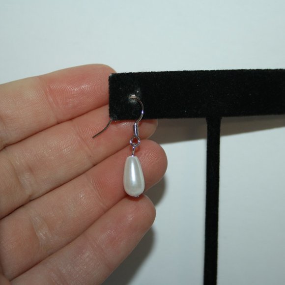 🤍 Silver & Pearl Drop Earrings · 1" · Classic Glow ✨ - Picture 2 of 4